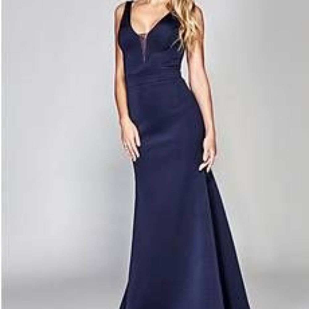 Beautiful Guess mermaid dress size M, new with tags!